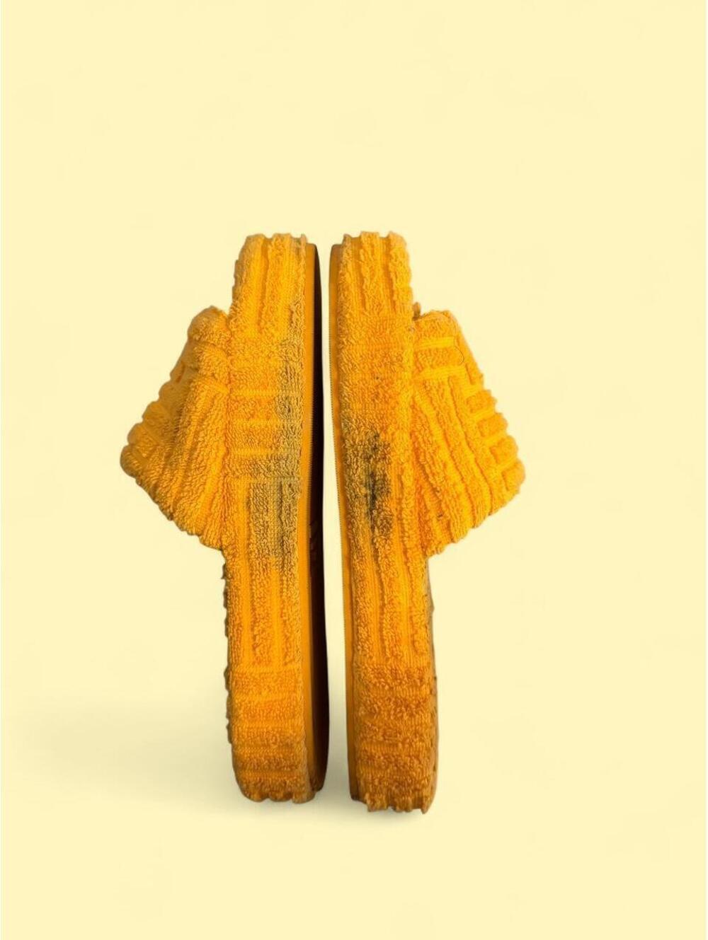 Bottega Veneta yellow slides with textured embossed logo pattern - Picture 6 of 7